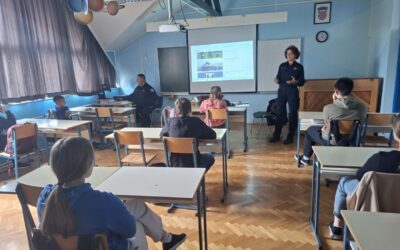 Učenici 8. razreda upoznati s policijskim zanimanjem