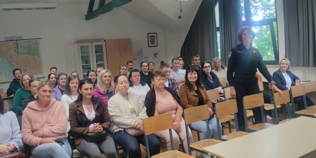 Predavanje za roditelje – „NISI SAM“